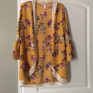 Very pretty cardigan!! Mustard color